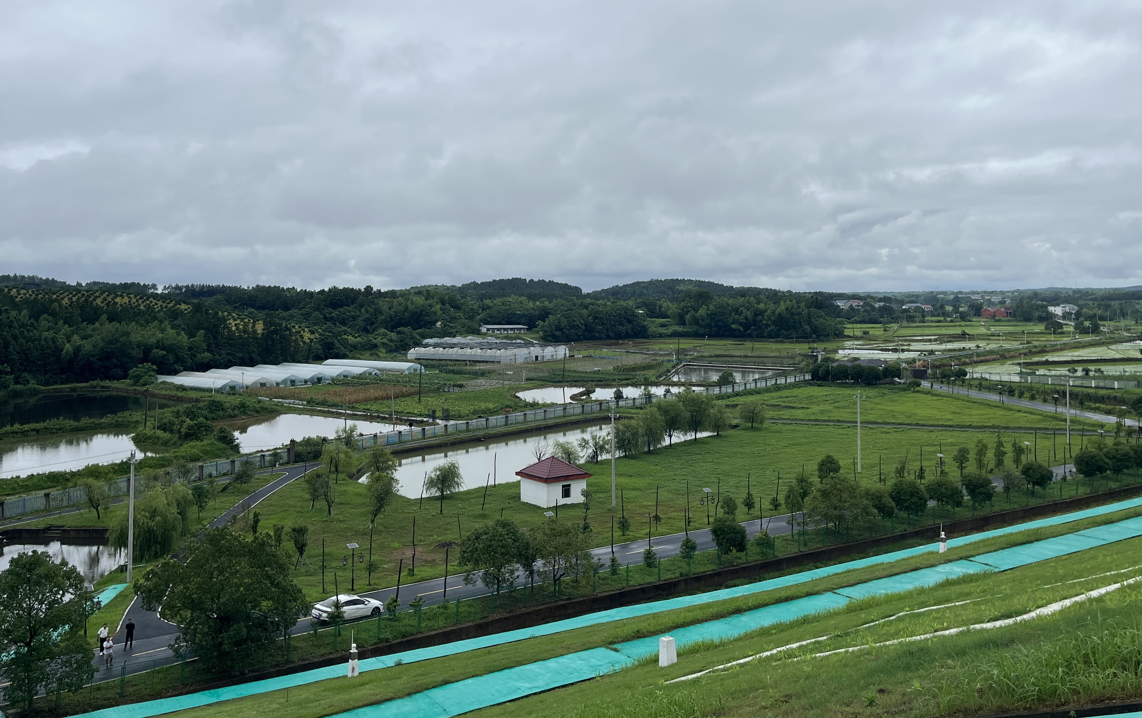 Comprehensive landscape transformation of mountains, rivers, forests, fields, lakes, and grasslands in the Longmenkou Reservoir area of Yushui District, Xinyu City, Jiangxi Province.jpg