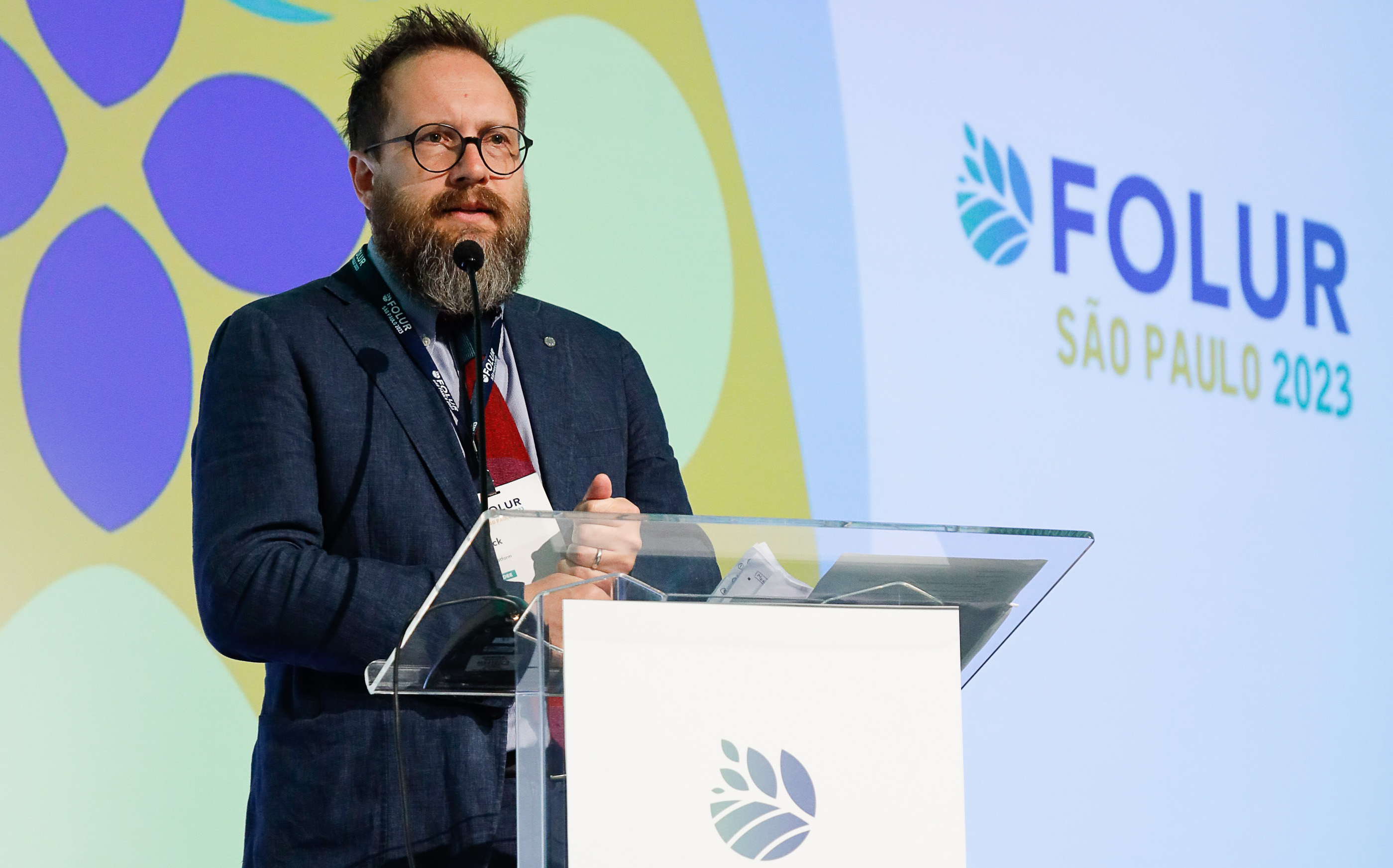 Patrick Kalas, political ecologist and environmental specialist with FAO, delivers a presentation at the FOLUR annual meeting in Sao Paulo. FOLUR/Mauro Nery